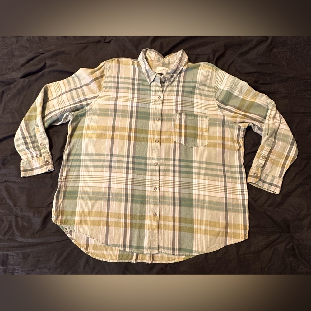 Women's plaid button down shirt